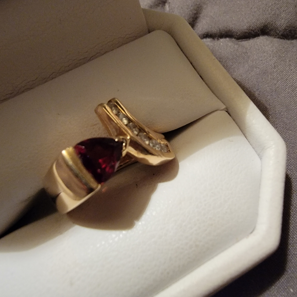 Custom garnet/diamond ring - Picture 2 of 4